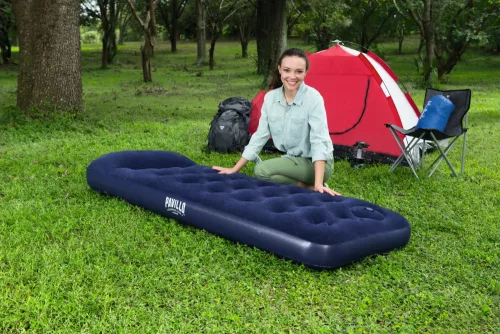 Egyszemélyes vendégágy beépített pumpával 183 x 76 x 23 cm