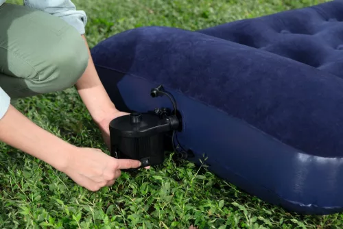 Egyszemélyes vendégágy beépített pumpával 183 x 76 x 23 cm